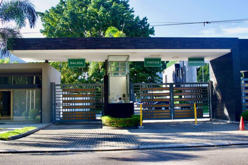Lujoso Y Acogedor Condominio Ejecutivo/Familiar サン・ペドロ・スーラ エクステリア 写真