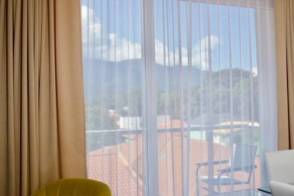 Lujoso Y Acogedor Condominio Ejecutivo/Familiar サン・ペドロ・スーラ エクステリア 写真